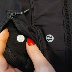 Lululemon black skort size 2